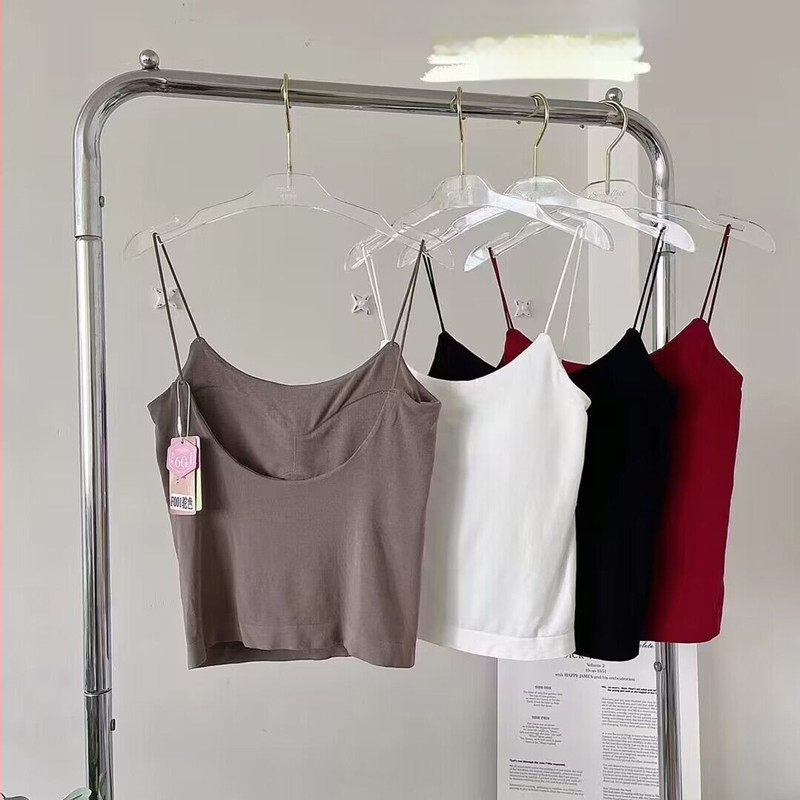 Modaalist top täiuslikult vormitud kaussidega, hingav disain ilusale seljale