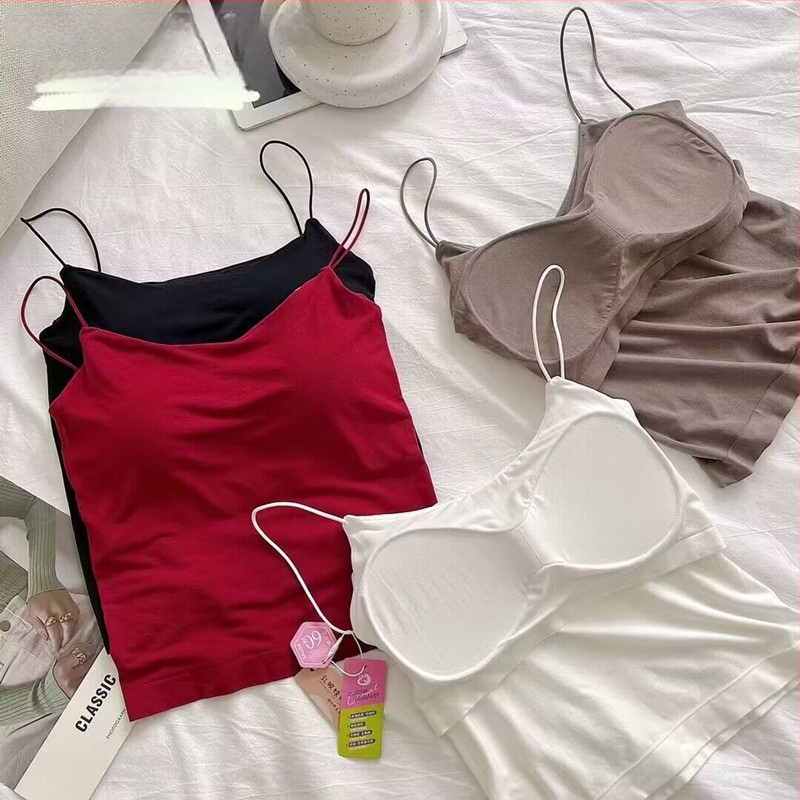 Modaalist top täiuslikult vormitud kaussidega, hingav disain ilusale seljale