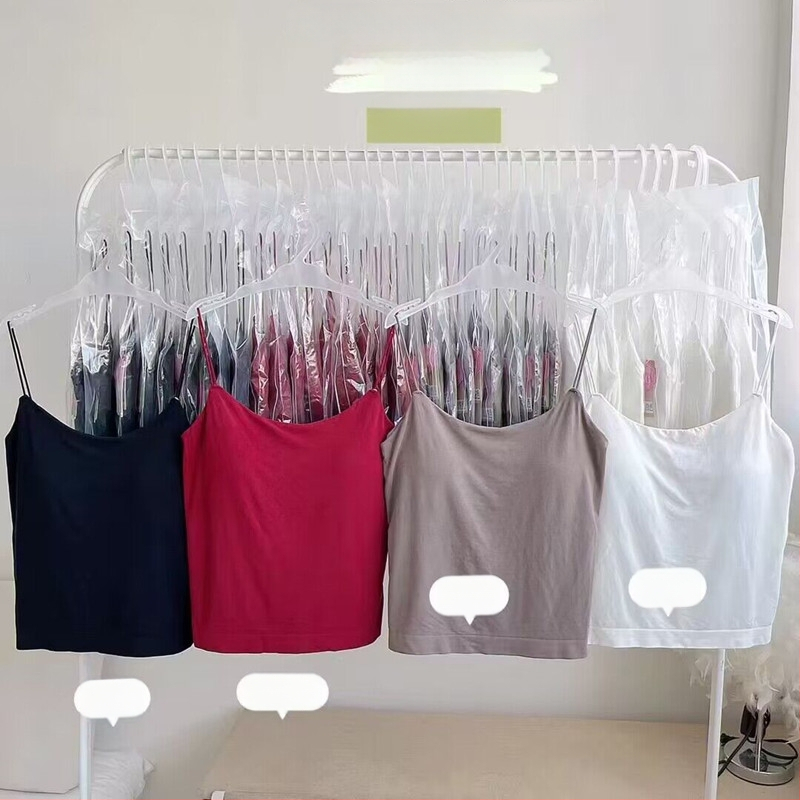 Modaalist top täiuslikult vormitud kaussidega, hingav disain ilusale seljale