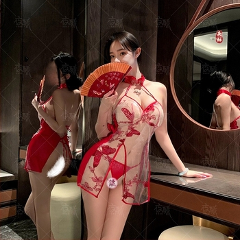 Σεξι νυχτικό εμπνευσμένο από cheongsam με κέντημα πεταλούδας και διάφανη διχτυωτή ύφανση· πολυεστέρας, κύριο περιεχόμενο 90-95%.