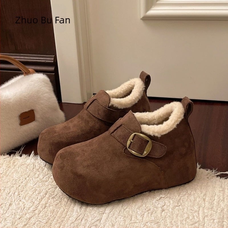 Γυναικείες χειμερινές μπότες με φαρδιά σόλα, επένδυση από συνθετική γούνα, χαμηλός άξονας, κρυφό ύψος αύξησης 3–5 cm, κούμπωμα με αγκράφα