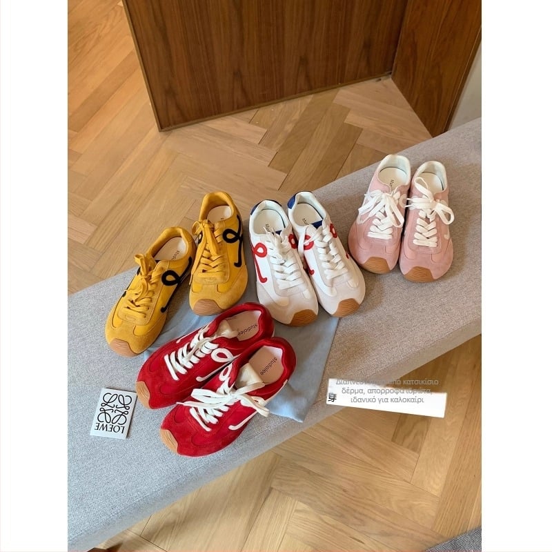 Γυναικείες αθλητικές sneakers με πάνω μέρος από σουέντ βοδιού, κορδόνια, λαστιχένια σόλα, μεσαίο ύψος φτέρνας 3–5 cm