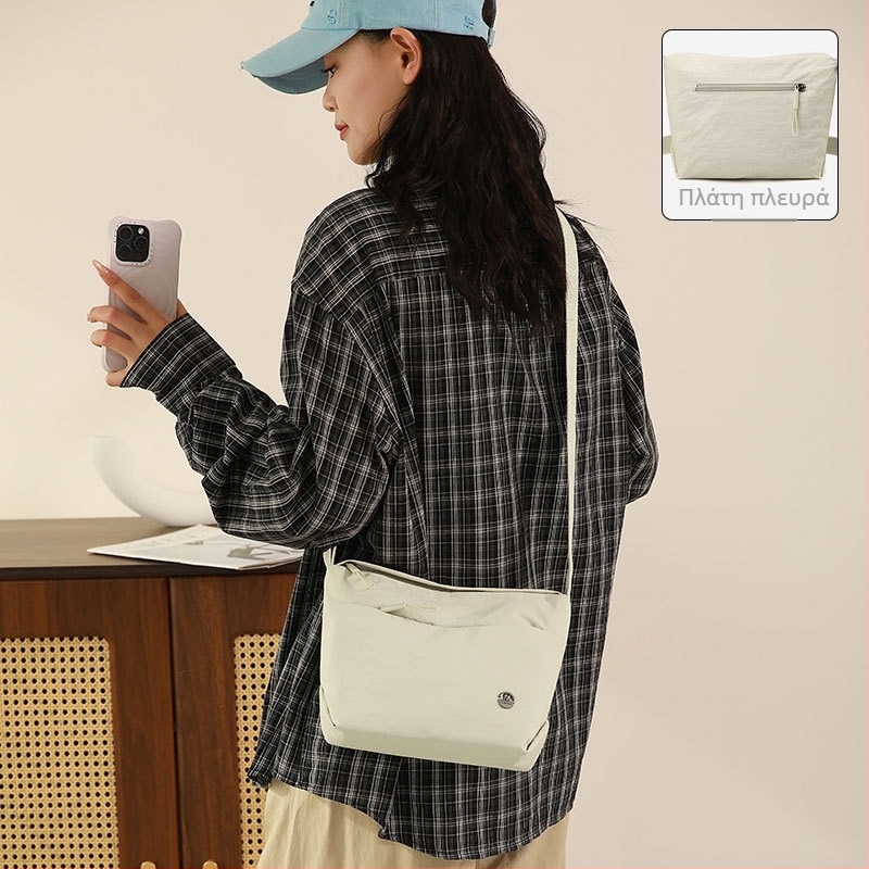 Τσάντα στον ώμο, νάιλον, αστικός μινιμαλισμός, οριζόντιο τετράγωνο σχήμα, άνοιγμα με φερμουάρ, εσωτερική τσέπη με φερμουάρ και τσέπη ταυτότητας