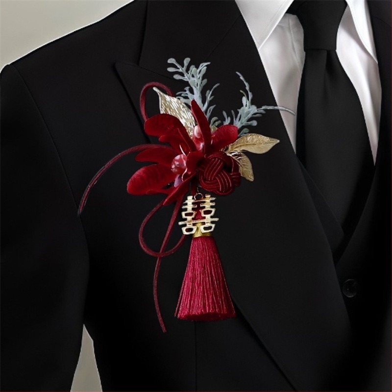 Κορσάζ γάμου από μεταξωτό λουλούδι για τη νύφη και τον γαμπρό, λουλούδι στον καρπό για παρανυφάκι και κουμπάρο, κουτί δώρου συμπεριλαμβάνεται