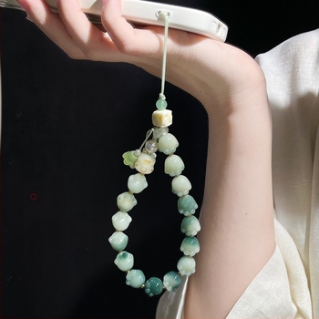 Βραχιόλι Bodhi Root με χαριτωμένο μοτίβο ζώων και pendant σε σχήμα κλειδιού — γυαλισμένο φινίρισμα, μάρκα Jinge, Φθινόπωρο 2025 έκδοση