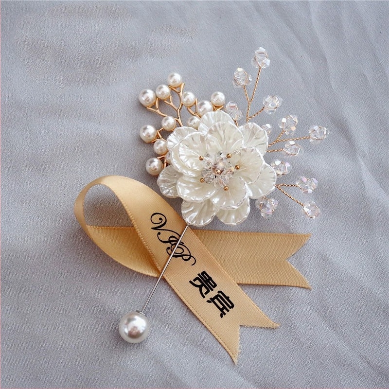 Σετ μποτονιέρων γάμου σε κορεατικό στυλ με θεμα δάσους για τη νύφη και τον γαμπρό, μπρότσ για κουμπάρους, βραχιόλια-λουλούδια για παρανύφες και χειροποίητο λουλούδι για αδελφή (Στυλ: Κορεατικό στυλ; Περιεχόμενο: Μποτονιέρες γάμου; Μπρότσ κουμπάρων; Βραχιόλ