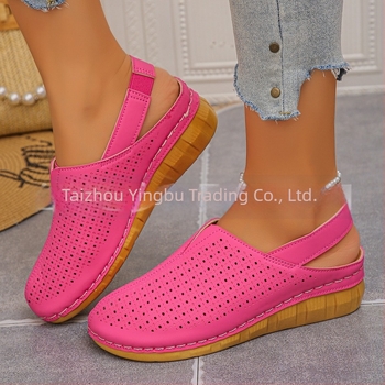 Σανδάλια με μία λουρίδα, παχιά PU σόλα, επάνω μέρος από συνθετικό δέρμα, κλείσιμο με κορδόνι στην μπροστινή πλευρά, χαλαρό στυλ