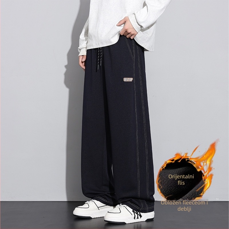 Sportske dnevne hlače, ravni kroj, zatvaranje šnirnom vezicom, poliester tkanina, tekstualni uzorak.