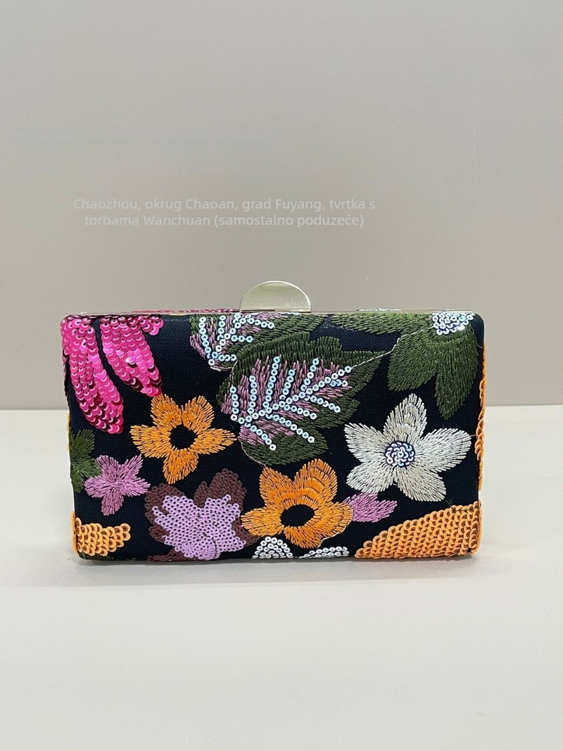 Baršunasta večernja torba s preklopom, vodoravni kvadratni oblik, zatvoren otvor, unutarnja pretinica, poliester podstava