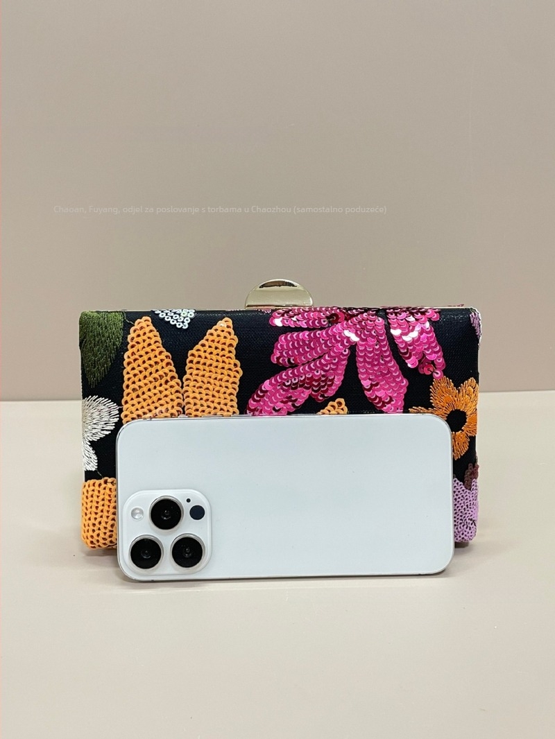 Baršunasta večernja torba s preklopom, vodoravni kvadratni oblik, zatvoren otvor, unutarnja pretinica, poliester podstava