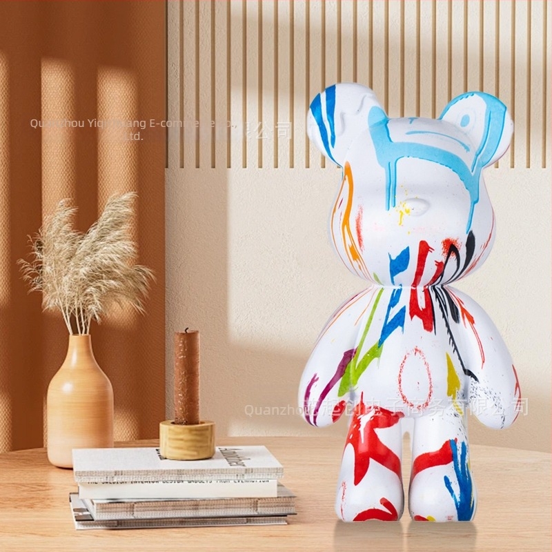 Medvjed od smole – ukras za dom, grafiti stil, životinjski motiv, moderan minimalistički stil, materijal: smola