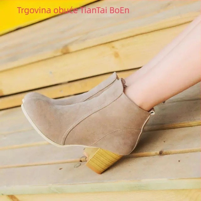 Čizme do gležnja: okrugli vrh, debeli srednji potpet 3-5 cm, bočni zip, niski gornji dio, gumena potplat
