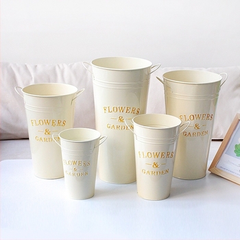 Željezna posuda za cvijeće – ručno izrađena, otporna na koroziju, čvrsta; za stol, pod i kombinirano korištenje.