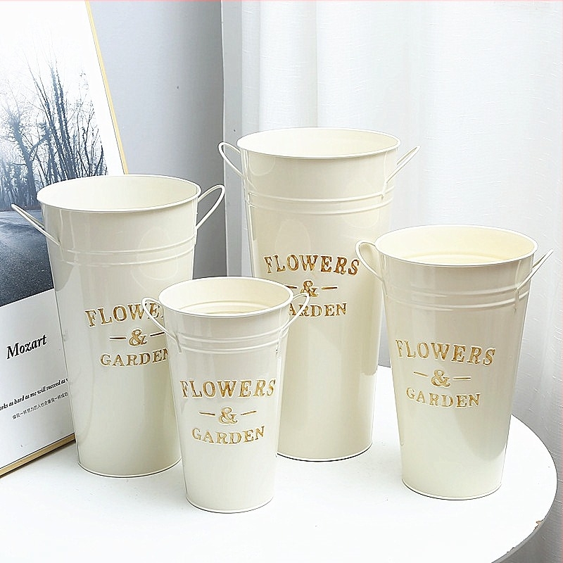 Željezna posuda za cvijeće – ručno izrađena, otporna na koroziju, čvrsta; za stol, pod i kombinirano korištenje.