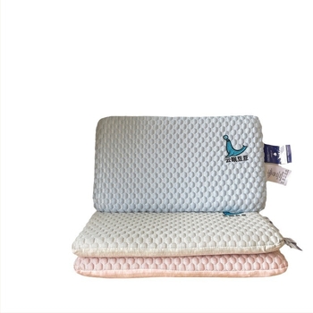 Dječji latex jastuk s jezgrom ice silk, ovalni oblik, sadržaj latexa >90%, pogodan za djecu