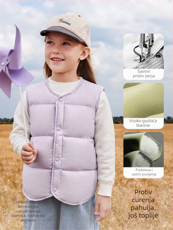 Dječji prsluk od perja za zimu, bez rukava; punjenje: 90% bijelog patkanog down; vanjska i podstava od najlona; srednja duljina, udoban slobodan kroj; za djecu od 1 do 3 godine.