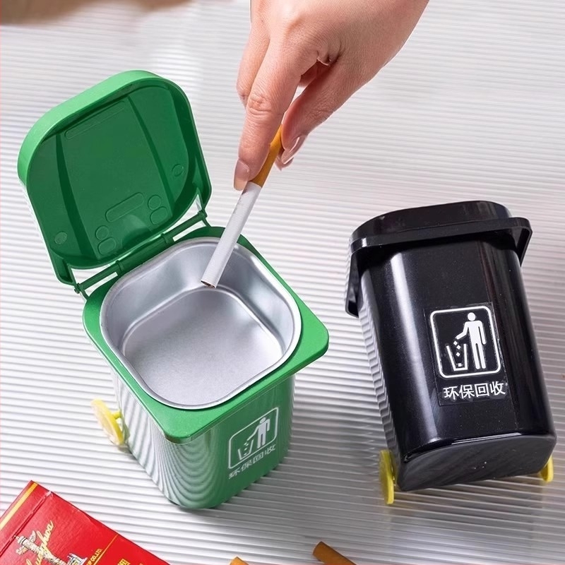 Zidni metalni pepeljarnik s poklopcem i unutarnjom posudom od nehrđajućeg čelika, za kućnu upotrebu