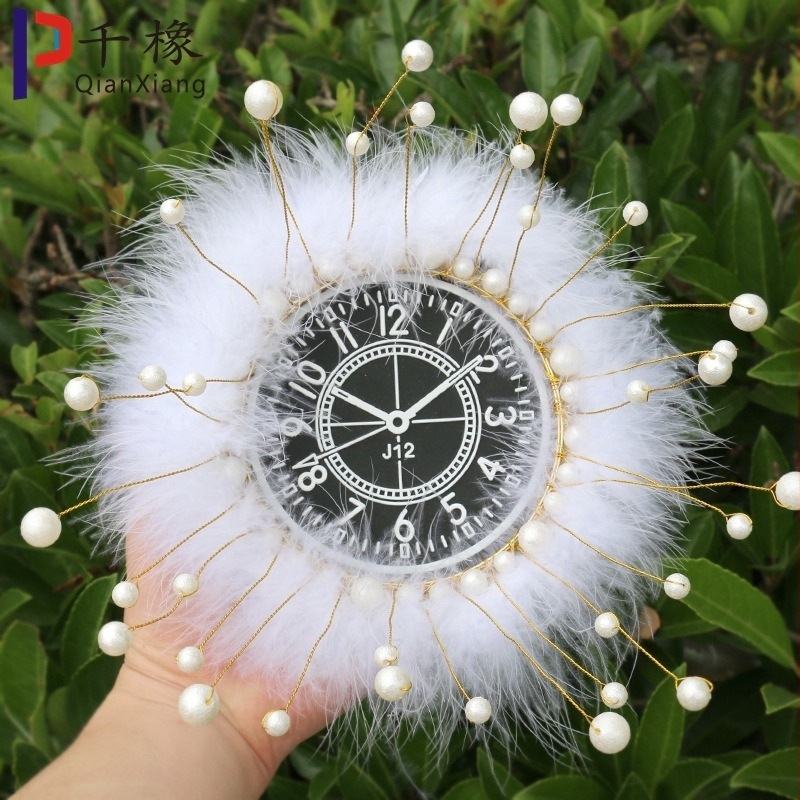 Unutrašnjost automobila: dekoracija za središnju konzolu s perlama, krunom i perom, protivklizna podloga; materijal PVC Pearl Metal; personalizacija; otisnuti logotip; branda Thousand Oaks