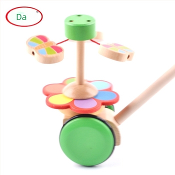 Drvena guranja igračka za dojenčad 0–2 godine, s leptirovom rotirajućom šipkom, potiče senzorni razvoj, vizualni i kognitivni razvoj te koordinaciju ruka-oko