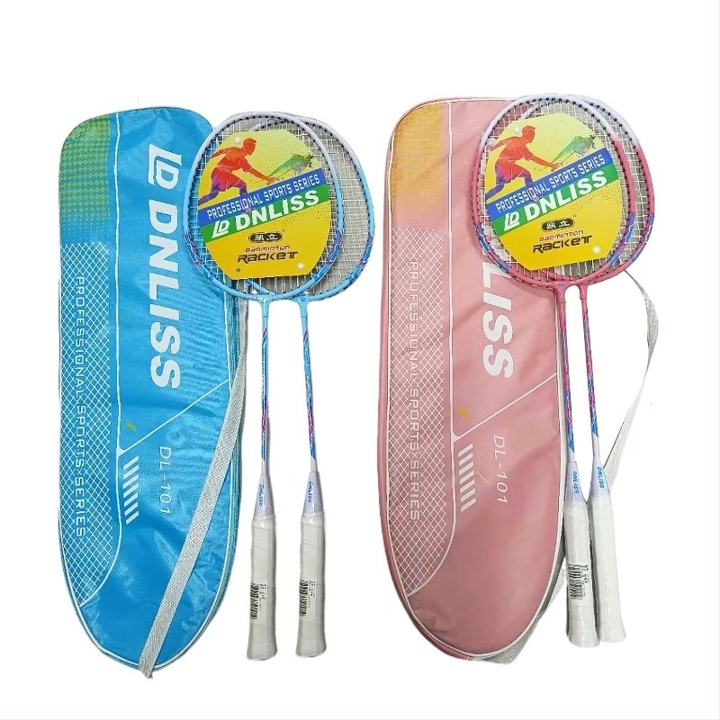 Dva lagana ofenzivna reketa za badminton za početnike — težina 90–94 g, najlonske niti, drška G5, ravna šipka