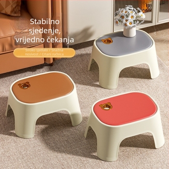 Plastična stolica, model C4413A, nije sklopiva, za kućnu upotrebu.