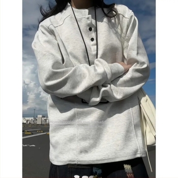 Majica s Henley ovratnikom, dugim rukavima, pulover dizajn, boxy kroj, poliester materijal, jesen
