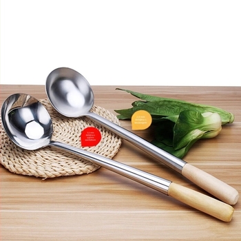 Kuhinjska žlica, tijelo od nehrđajućeg čelika, drška od drveta ili čelika, protuklizni dizajn