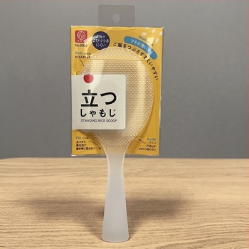 KM plastična žlica za rižu – moderno jednostavan dizajn, jednobojni uzorak, spremna za privatnu značku