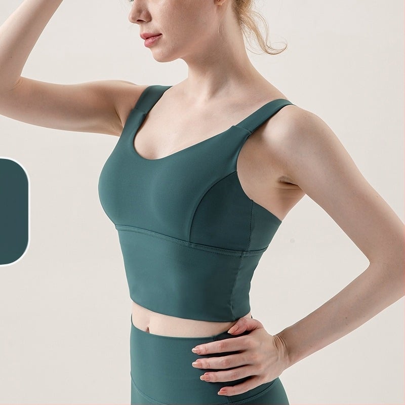 Sportski grudnjak; push-up i otpornost na udarce; 3/4 košarica; srednji oblik košarice; glavni materijal 75% najlon, podstava 25% spandex