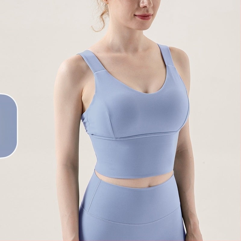 Sportski grudnjak; push-up i otpornost na udarce; 3/4 košarica; srednji oblik košarice; glavni materijal 75% najlon, podstava 25% spandex