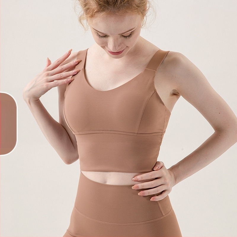 Sportski grudnjak; push-up i otpornost na udarce; 3/4 košarica; srednji oblik košarice; glavni materijal 75% najlon, podstava 25% spandex