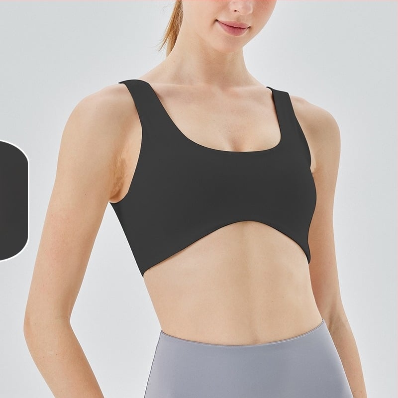 Sportski grudnjak; push-up i otpornost na udarce; 3/4 košarica; srednji oblik košarice; glavni materijal 75% najlon, podstava 25% spandex