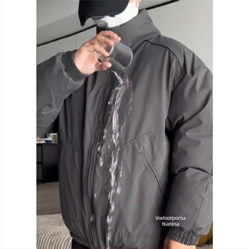 Muška zimska jakna, američki stil, debela kratka puffer jakna sa stojećim ovratnikom; punilo poliester, vanjski materijal 100% poliester, podstava 100% poliester, zatvarač, bočne džepove