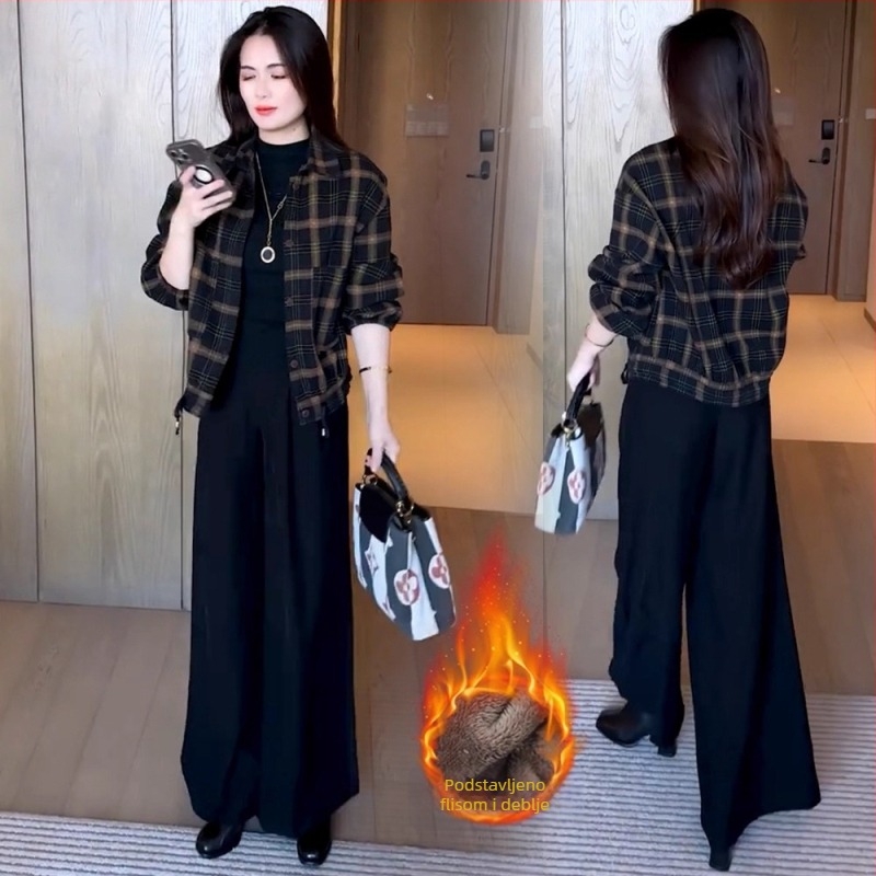 Ženska jakna s debelim fleece podstavom, karirani uzorak, poliester materijal, krzno ovratnik, dugi rukavi