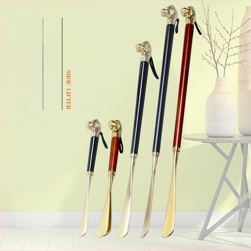 Duga cipovnica s metalnim dijelovima i drvenim držalom, motiv lava i konja, zodiji, model XD-2305