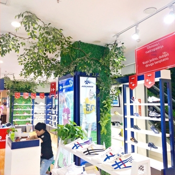 Simulirane biljke – lišće i grane banyana | Materijal: svila cvjetova | Proces: 21851032025 | Marka: Drugo | Upotreba: vjenčanja, otvoreni prostori, rekviziti za fotografije, kućna dekoracija