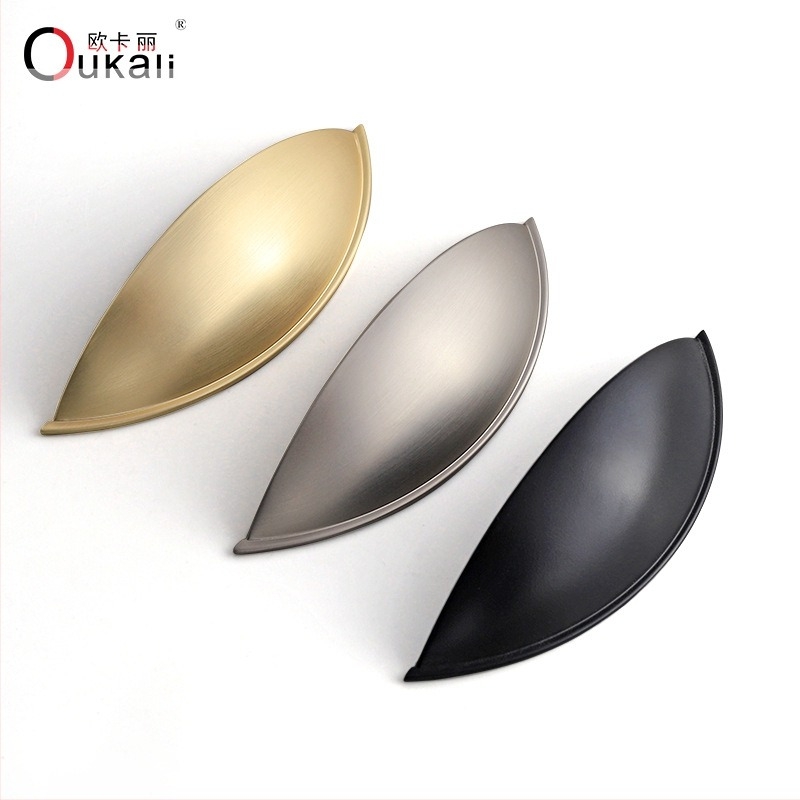 Ručka za ormar i ladicu, polukružnog dizajna s ušima, od cinkovog legura, model 6618, elektroplakirano