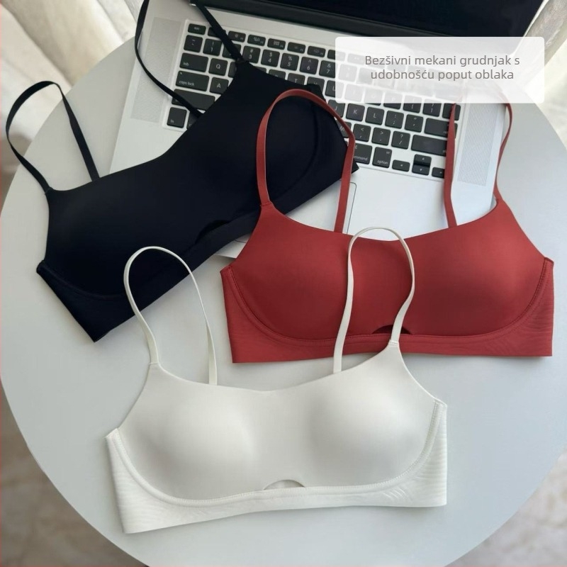 Besprijekorna grudnjak, prozračan, od najlona; tanke oblikovane šalice; fiksne dvostruke naramenice; stražnje dvostruko kopčanje; podstava od poliestera.