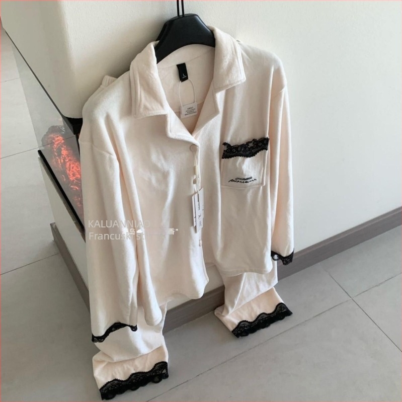 Pajama set Island Velvet, Francuske čipke, dugi rukavi, hlače
