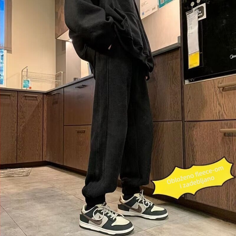 Muške jogger hlače za sport i opušteno nošenje (100% poliester, srednji pojas, šnira za zatvaranje, više džepova, uski završeci pri gležnjevima)