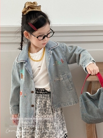 Denim košulja-jaknica s izvezenim motivom životinja, jesen 2025, 64% pamuka, kopčanje na jedno red