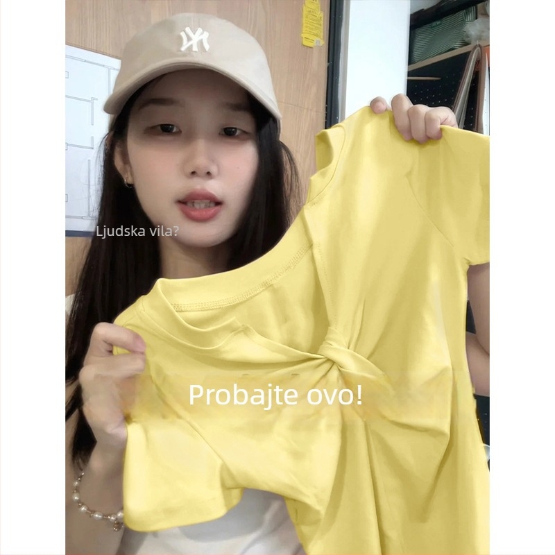 Majica 70-80% pamuk, <30% poliester • Ulični hipster stil • Kolaz/šivanje • Slim fit