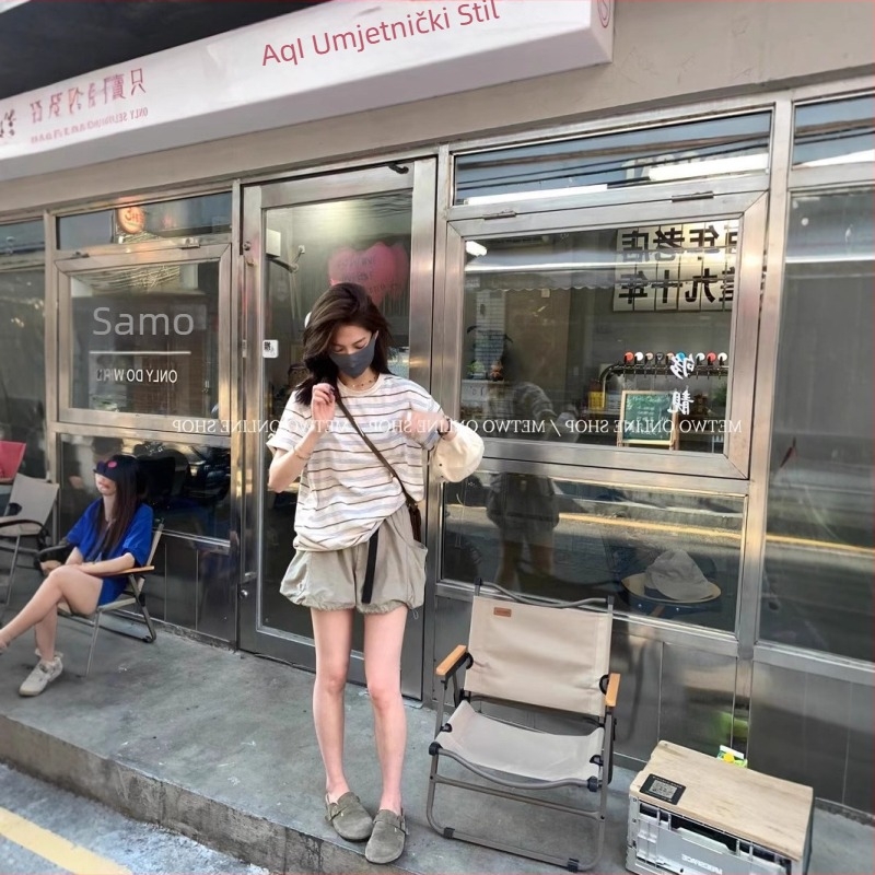 Majica s prugama od pamuk-spandeks smjese, okrugli izrez, kratki rukavi, udoban kroj