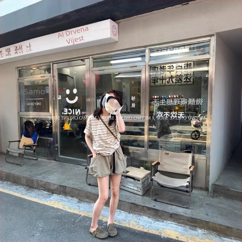 Majica s prugama od pamuk-spandeks smjese, okrugli izrez, kratki rukavi, udoban kroj