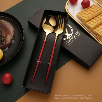 Nehrđajući čelični set pribora – nož, vilica, žlica i štapići; 410 nehrđajući čelik, ogledno poliranje, poklon pakiranje, mogućnost prilagodbe