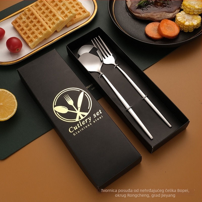 Nehrđajući čelični set pribora – nož, vilica, žlica i štapići; 410 nehrđajući čelik, ogledno poliranje, poklon pakiranje, mogućnost prilagodbe