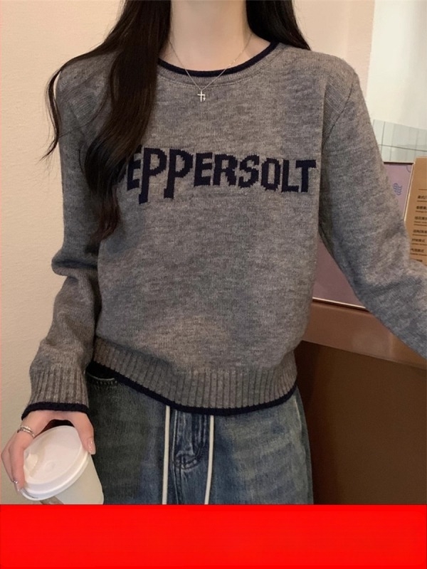 Poliesterski pleteni džemper s tekstnim uzorkom, kapuljača, okrugli izrez, dugi rukavi