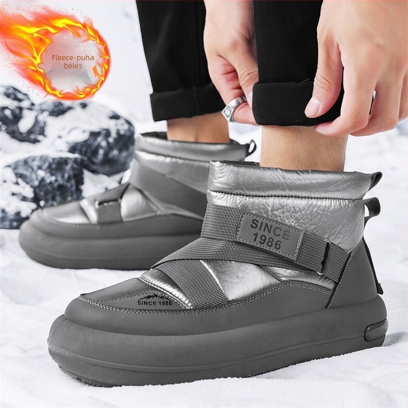 Uniszex téli csizmák, felső rész Down anyagból, belső plüss bélés, talp PVC, sarka 3–5 cm