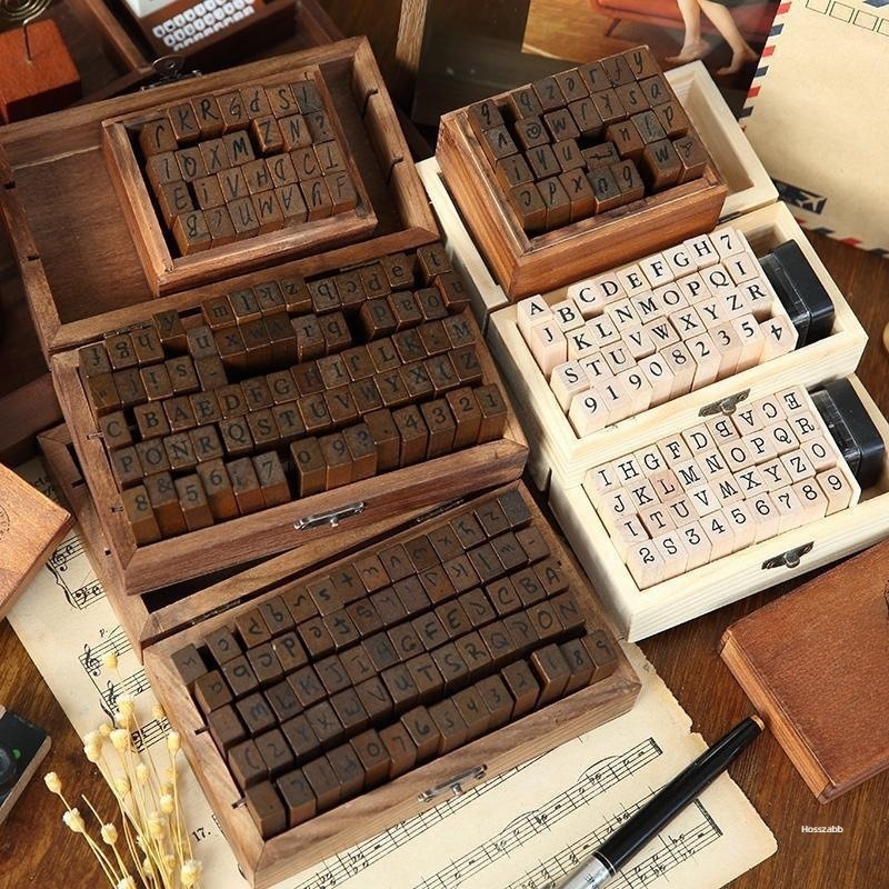 Retro naplópecsétkészlet, nagy- és kisbetűs latin betűkkel, kínai számjegyekkel és dátumpecsétekkel