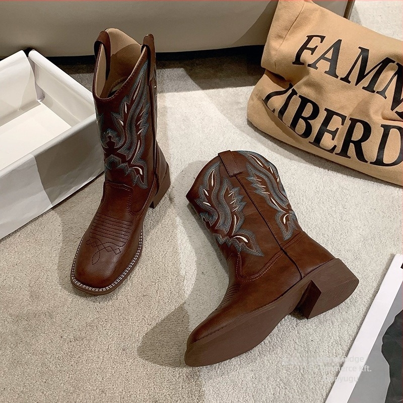 Női cowboy csizma négyszögletes orrú, vastag sarokkal, alacsony szár, PU felsőrész, slip-on